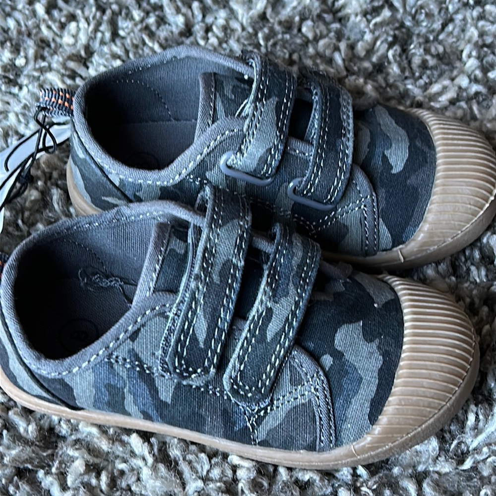 Boys sneakers
